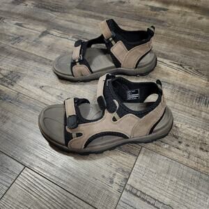 New in Box Red Head kids sandals size 5 SHLF